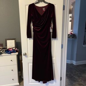 Gorgeous long sleeve wine velvet Vince Camuto gown. NWT 14P